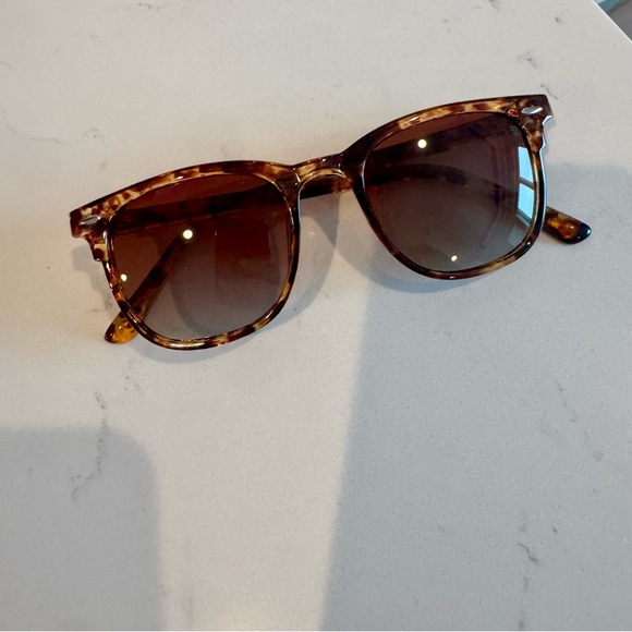 Tortoise Shell Sunglasses - Picture 4 of 4